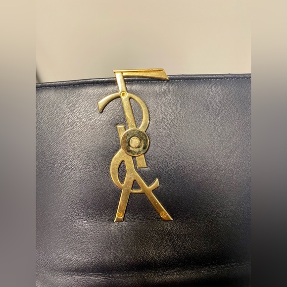 YSL MEDIUM VICKY WALLET IN A CHAIN MARINE BLUE (NOT BLACK) PATENT LEATHER - Picture 10 of 12